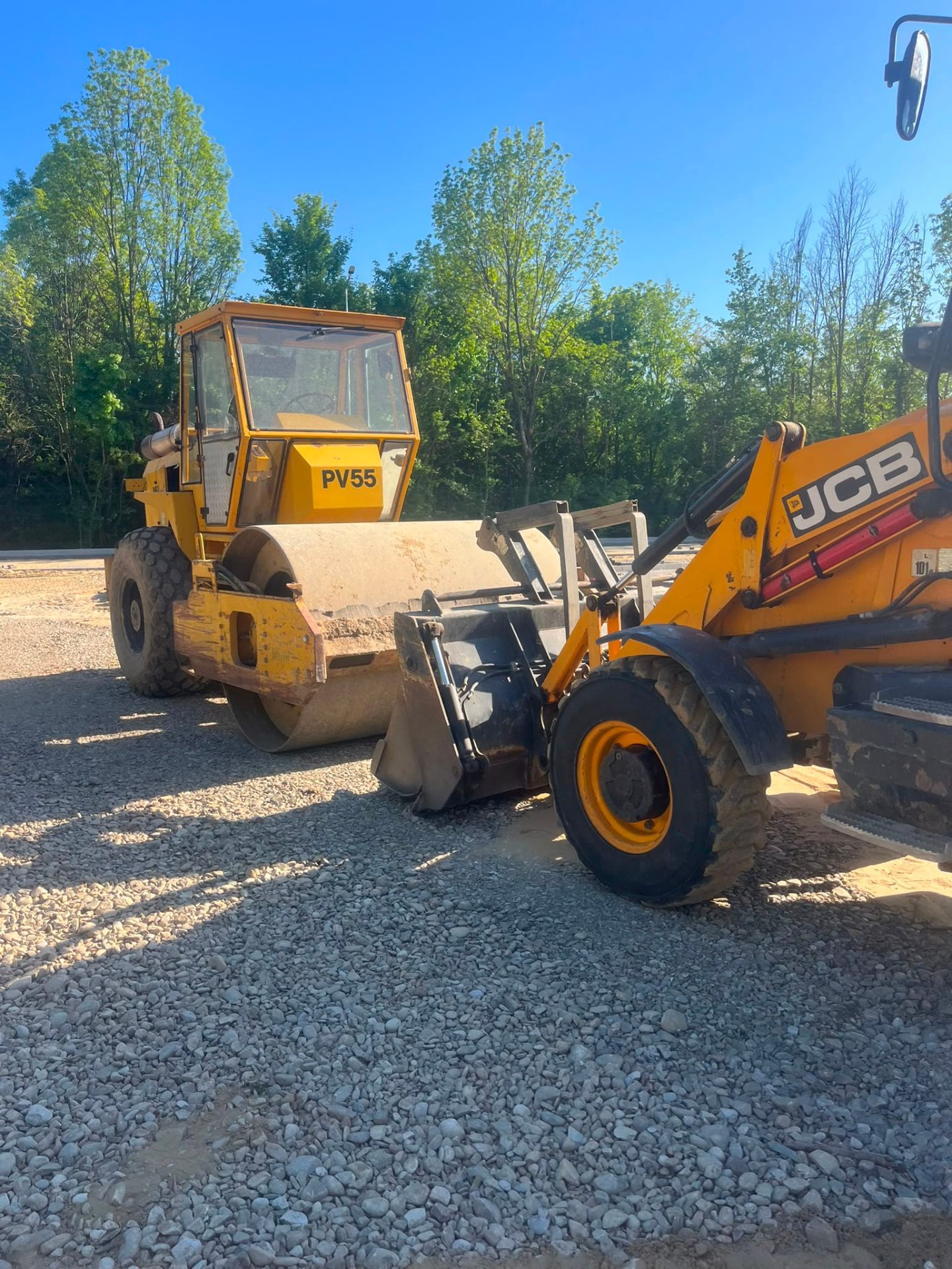 Vibrocompactor + JCB